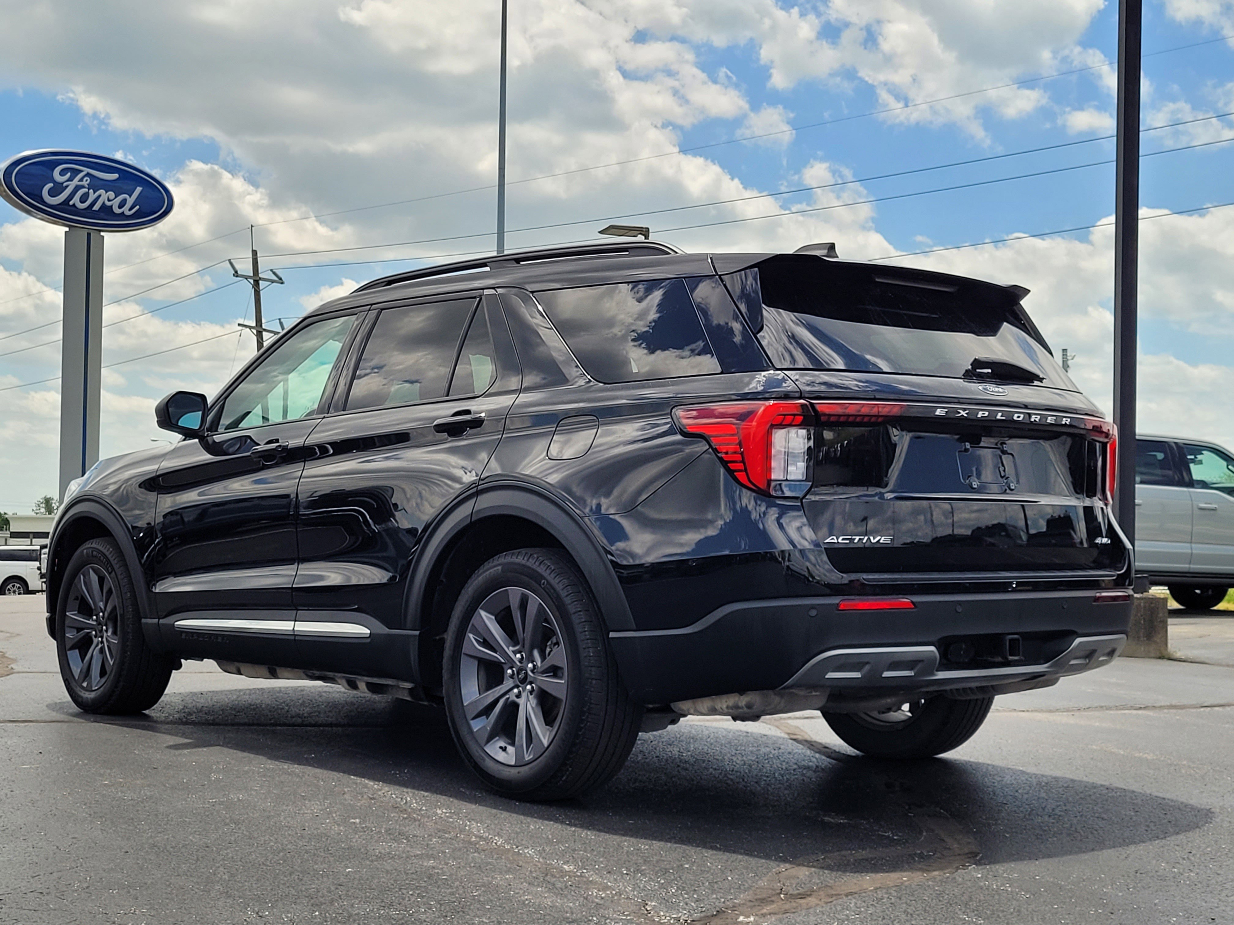 Used 2025 Ford Explorer Active w/ Active Comfort Package AWD/4WD image 6