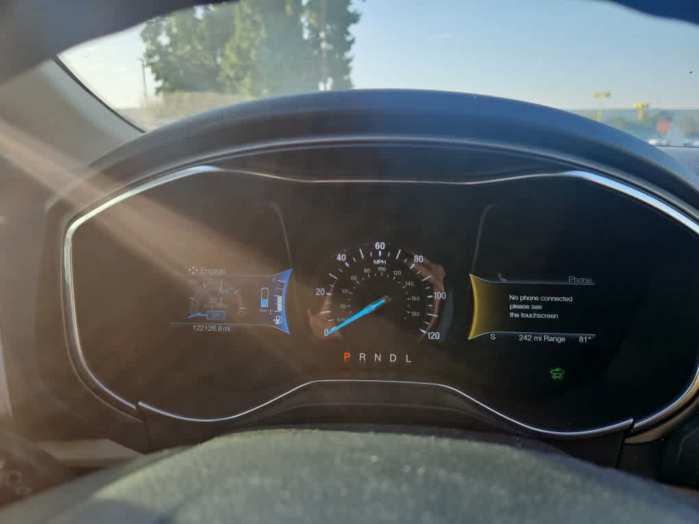 Used 2016 Ford Fusion Energi SE FWD image 19
