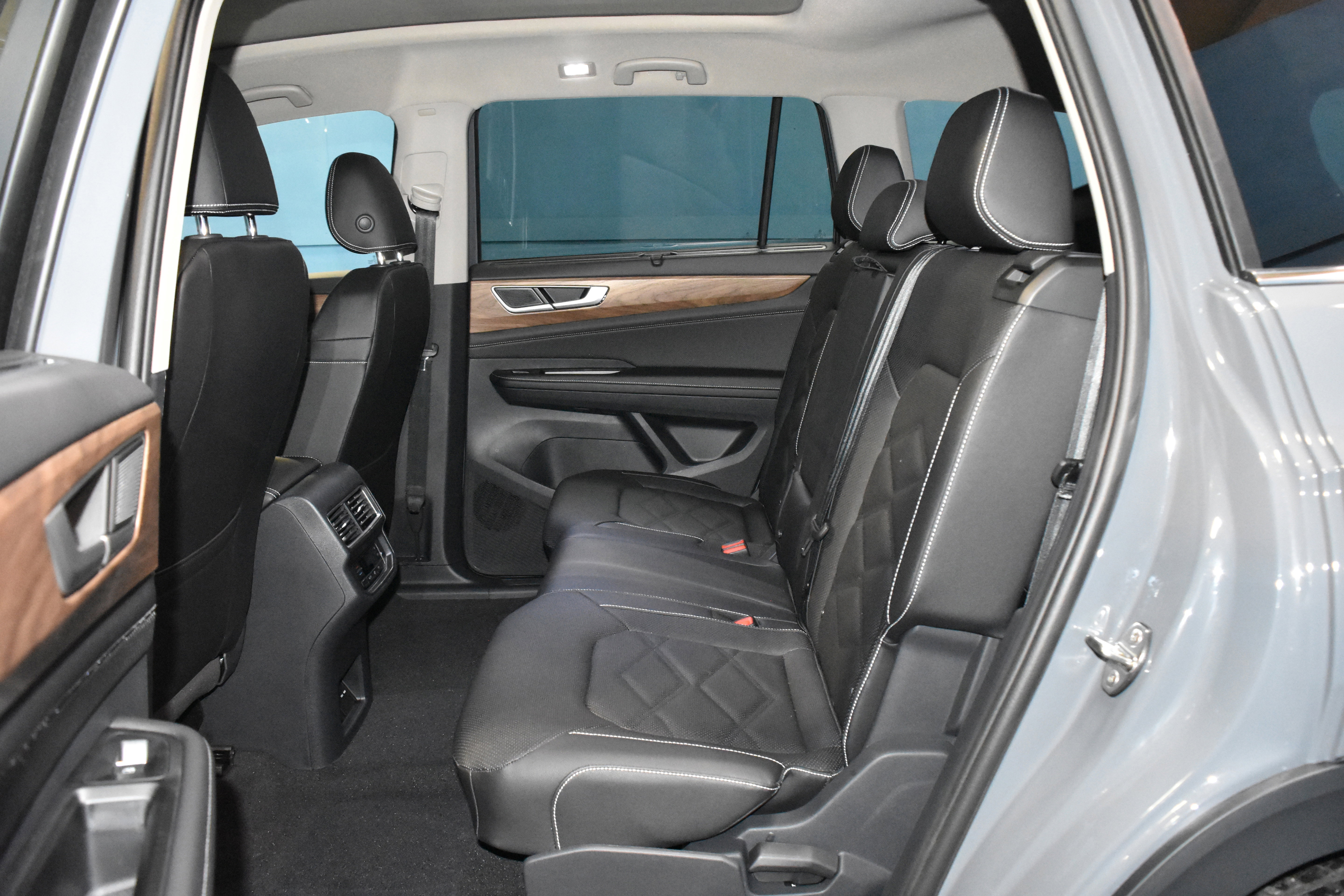 New 2026 Volkswagen Atlas SE image 15