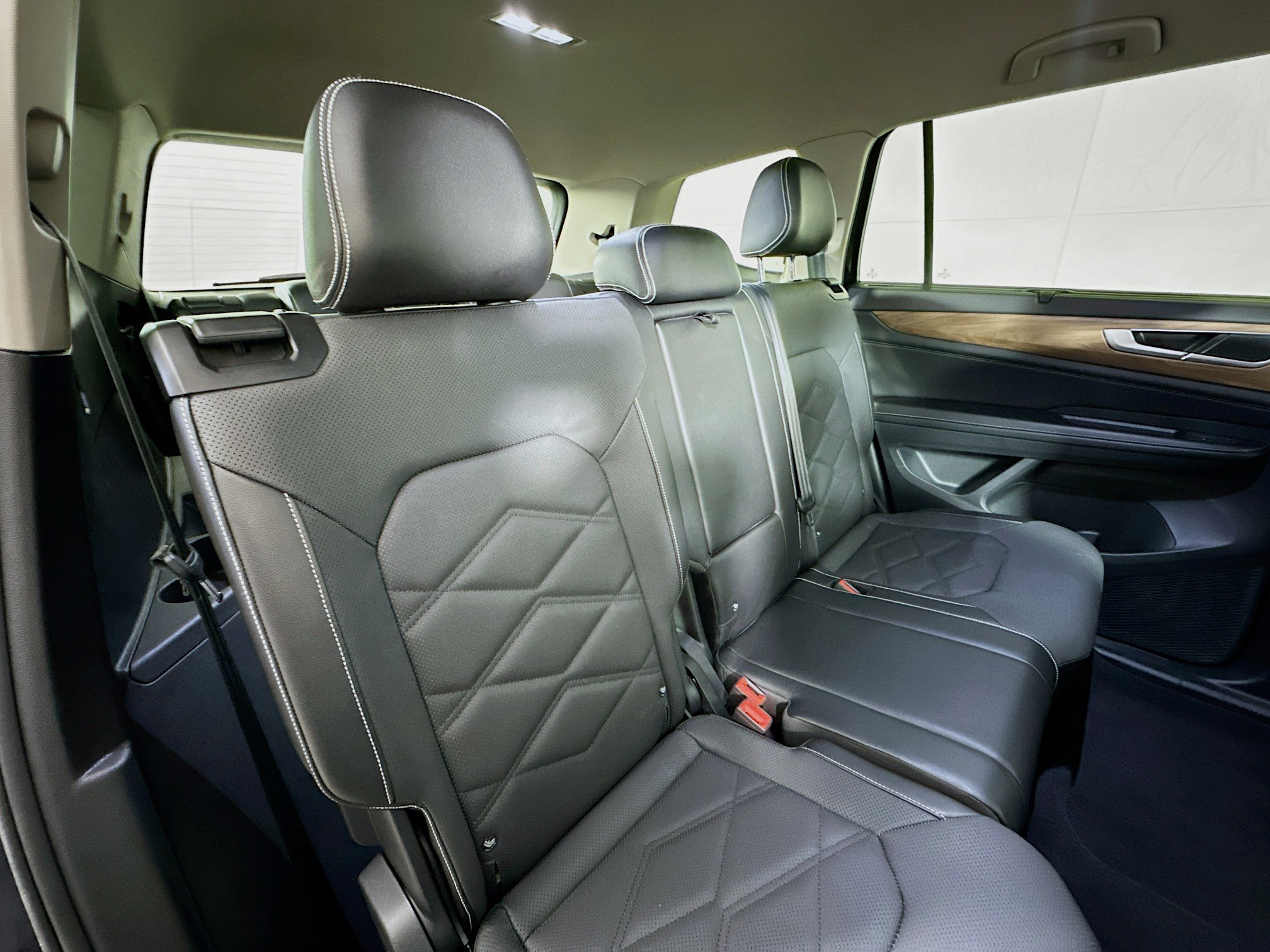 Used 2024 Volkswagen Atlas SE image 26