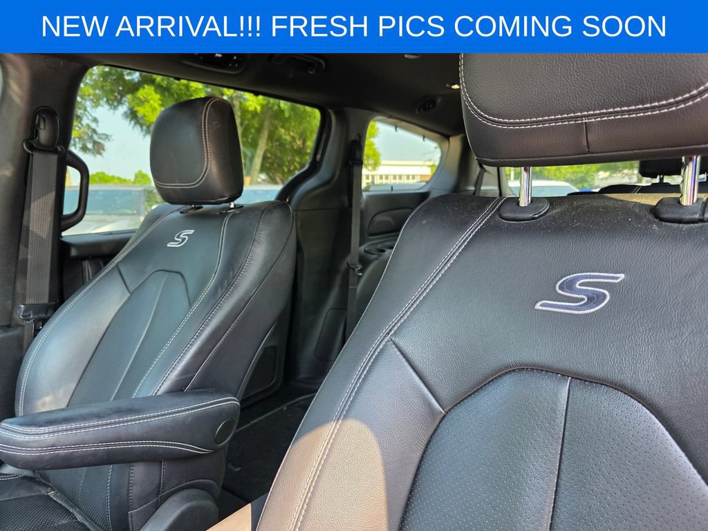 Used 2022 Chrysler Pacifica Touring-L w/ S Appearance Package FWD image 8