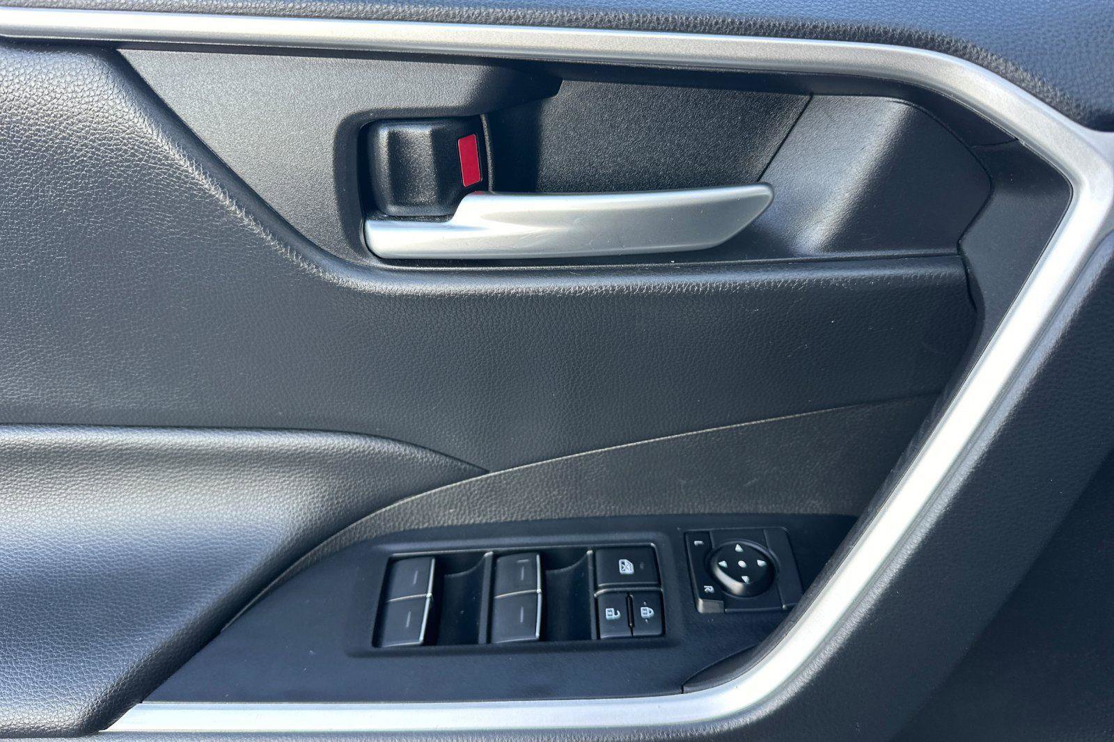 Used 2024 Toyota RAV4 XLE image 10