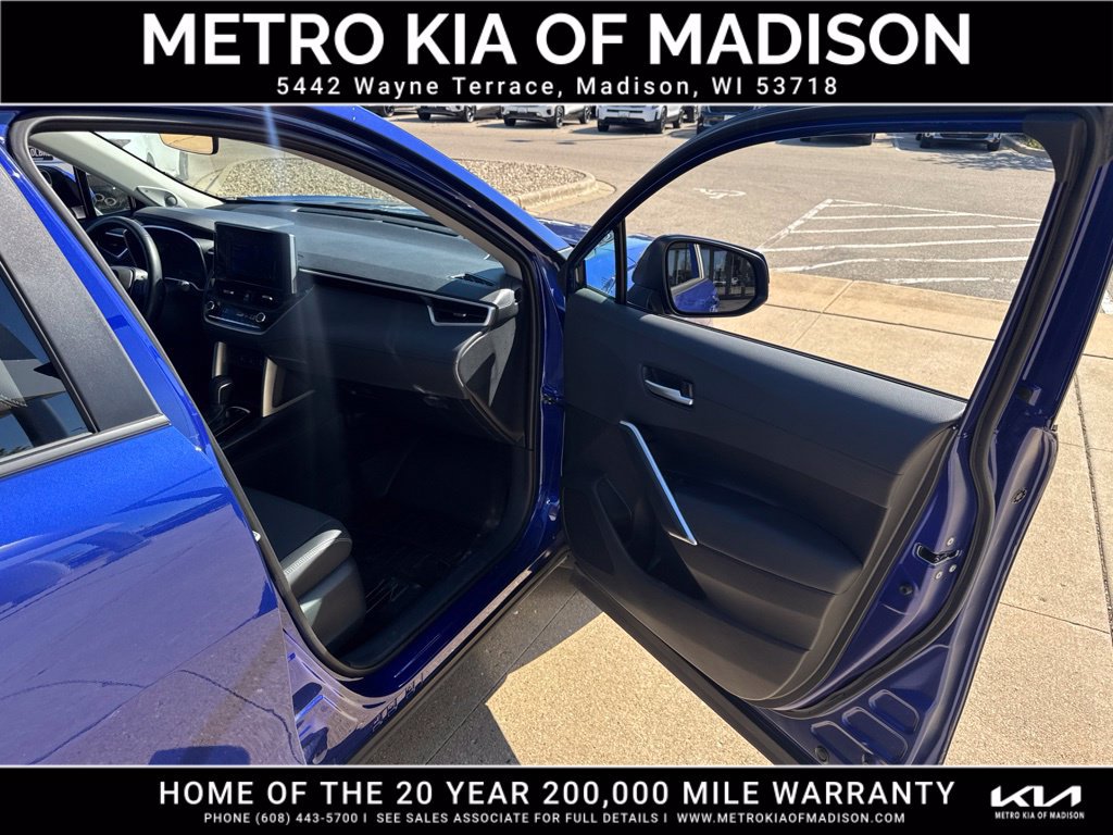 Used 2023 Toyota Corolla Cross XLE w/ Convenience Package AWD/4WD image 40