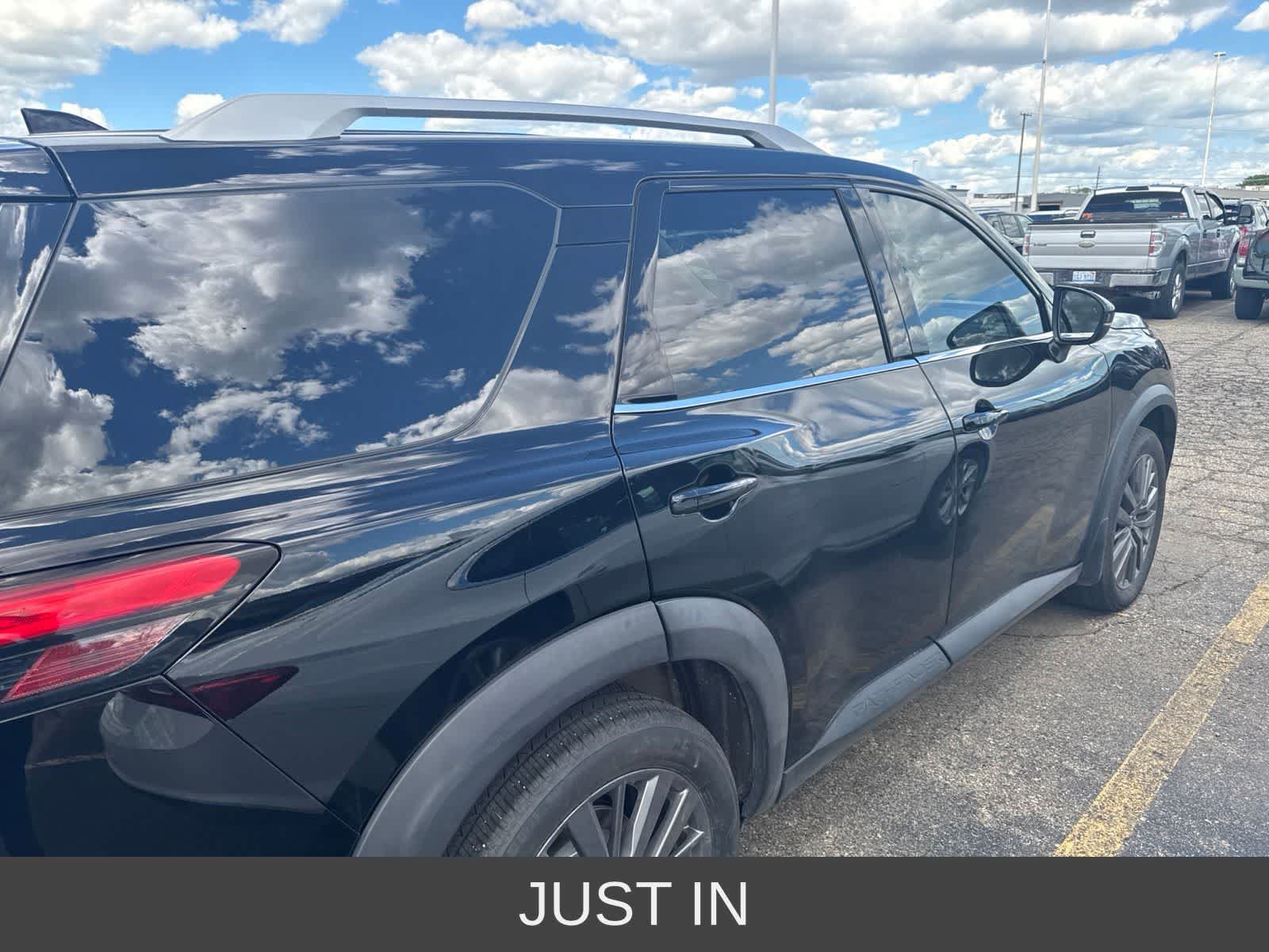 Used 2022 Nissan Pathfinder SL AWD/4WD image 27