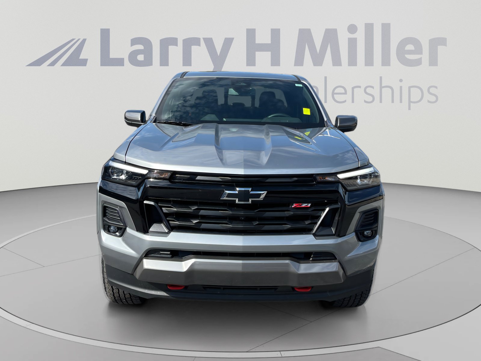 Used 2025 Chevrolet Colorado Z71 w/ Technology Package AWD/4WD image 8