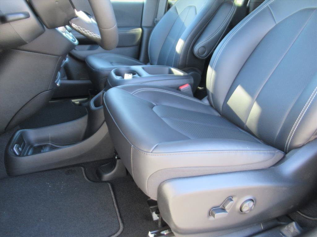New 2026 Chrysler Voyager LX FWD image 15