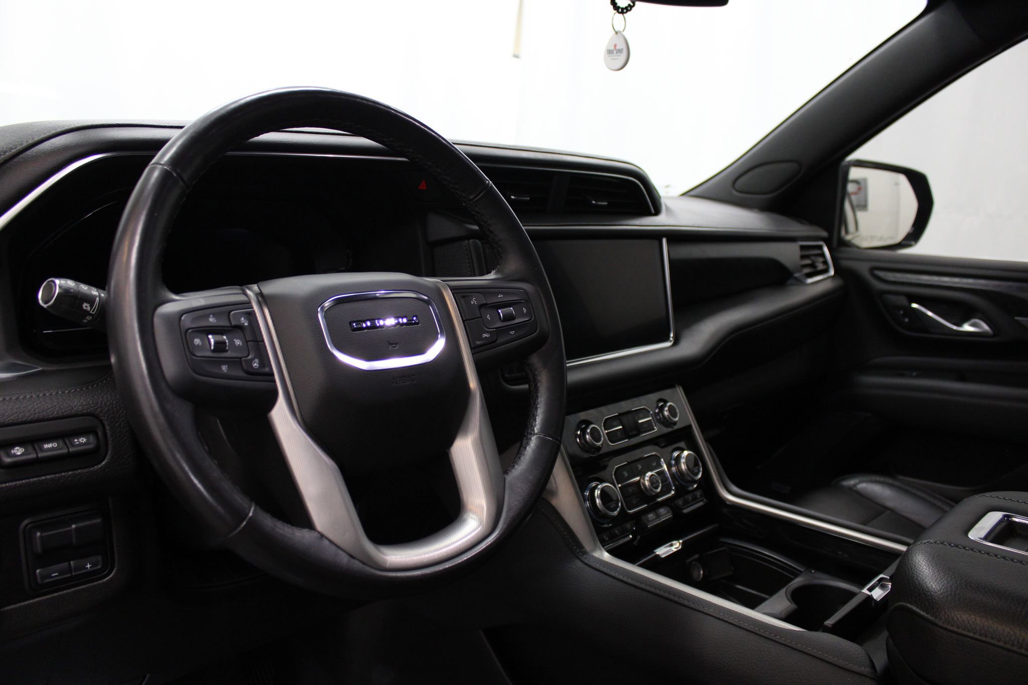 Used 2022 GMC Yukon Denali w/ Max Trailering Package image 16