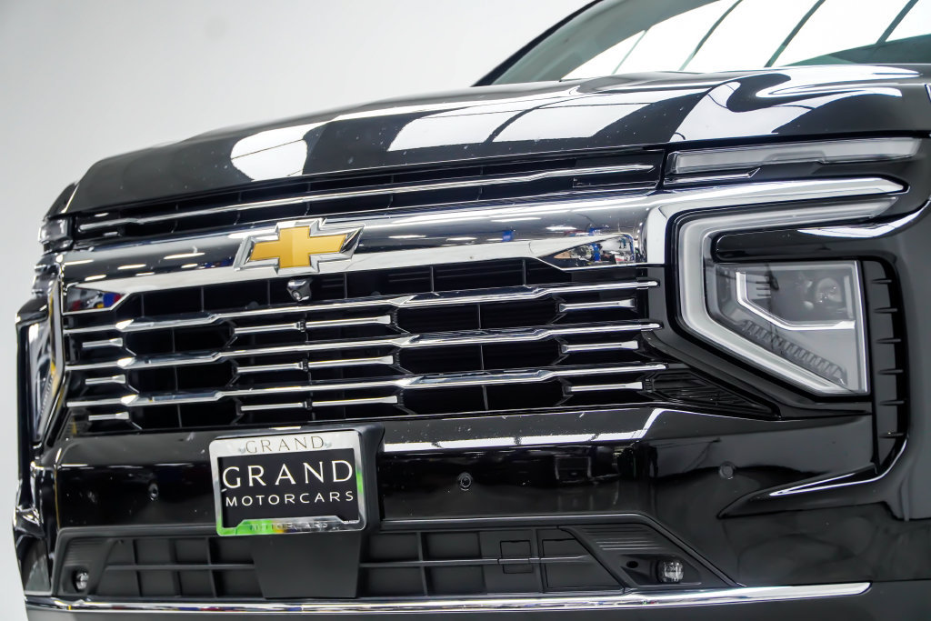 Used 2025 Chevrolet Tahoe Premier AWD/4WD image 2