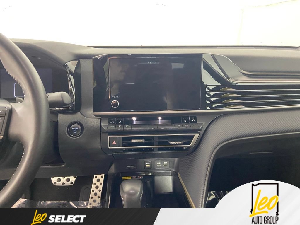 Used 2025 Toyota Camry SE FWD image 14