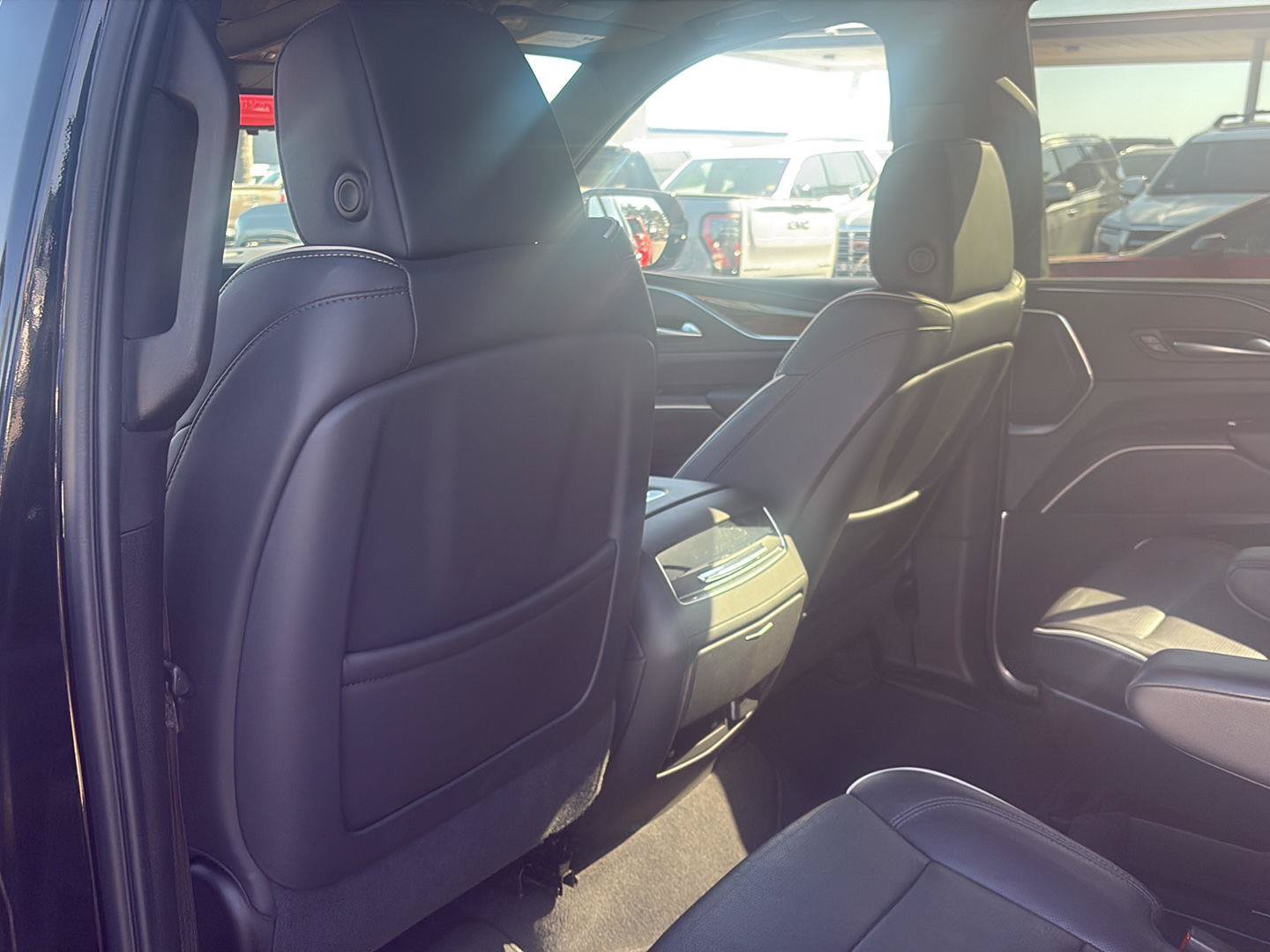 Used 2024 Cadillac Escalade Premium Luxury AWD/4WD image 30