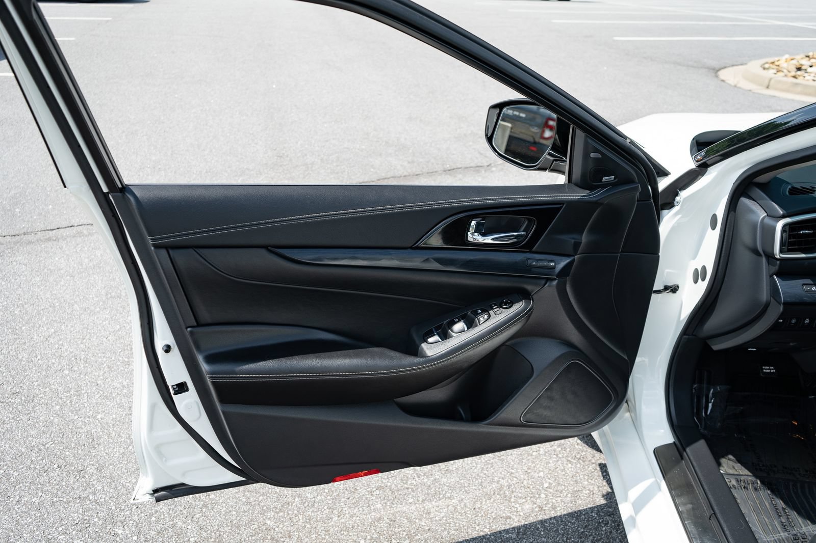 Used 2023 Nissan Maxima Platinum w/ Sport Mat Group FWD image 17