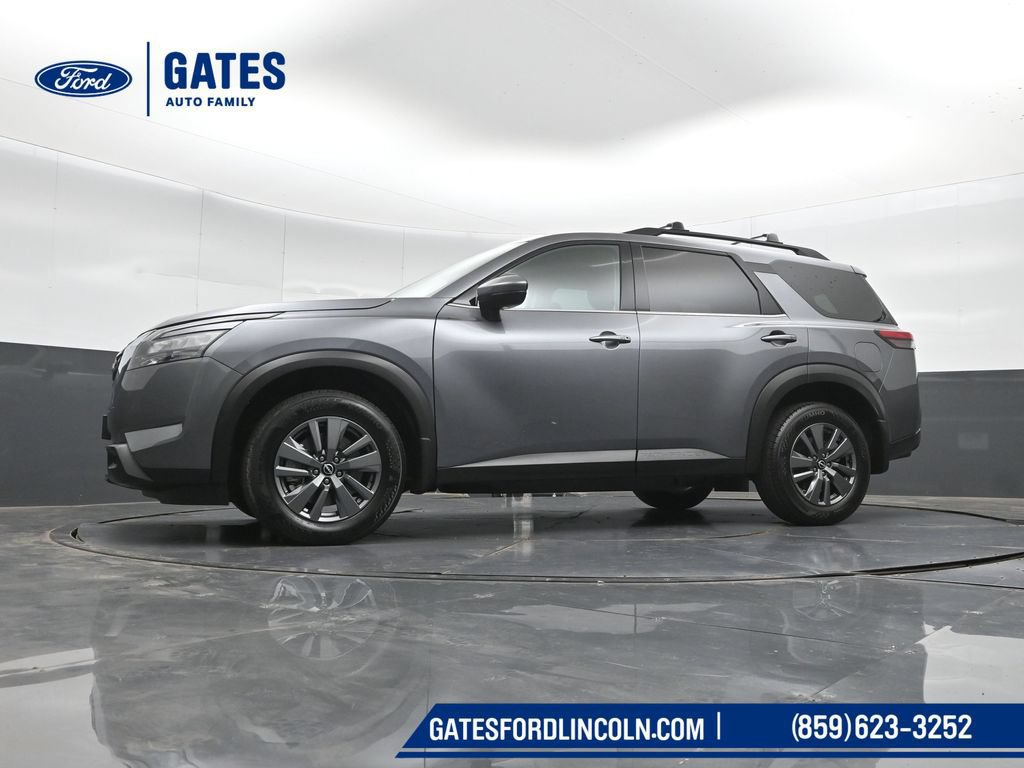 Used 2025 Nissan Pathfinder SV AWD/4WD image 43