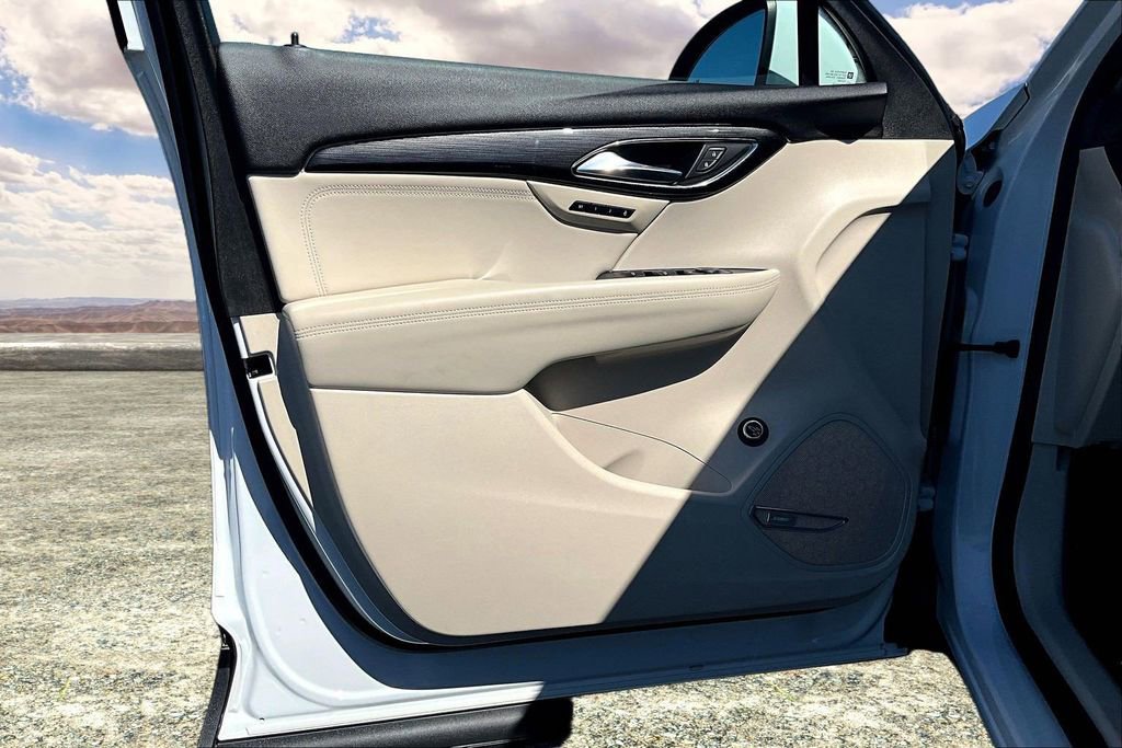 Used 2023 Buick Envision Essence w/ Technology Package I image 20