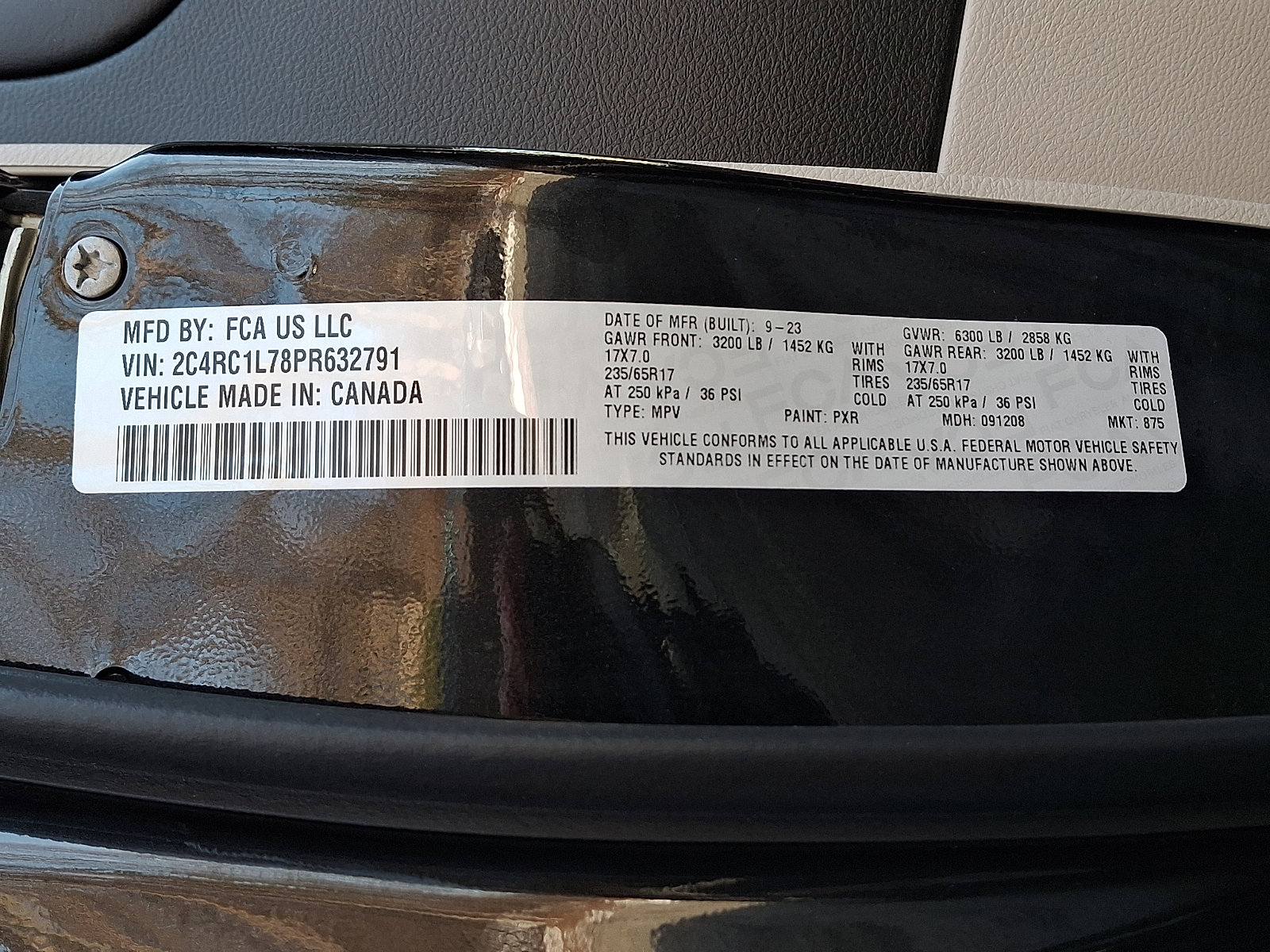 Certified 2023 Chrysler Pacifica Touring-L image 28