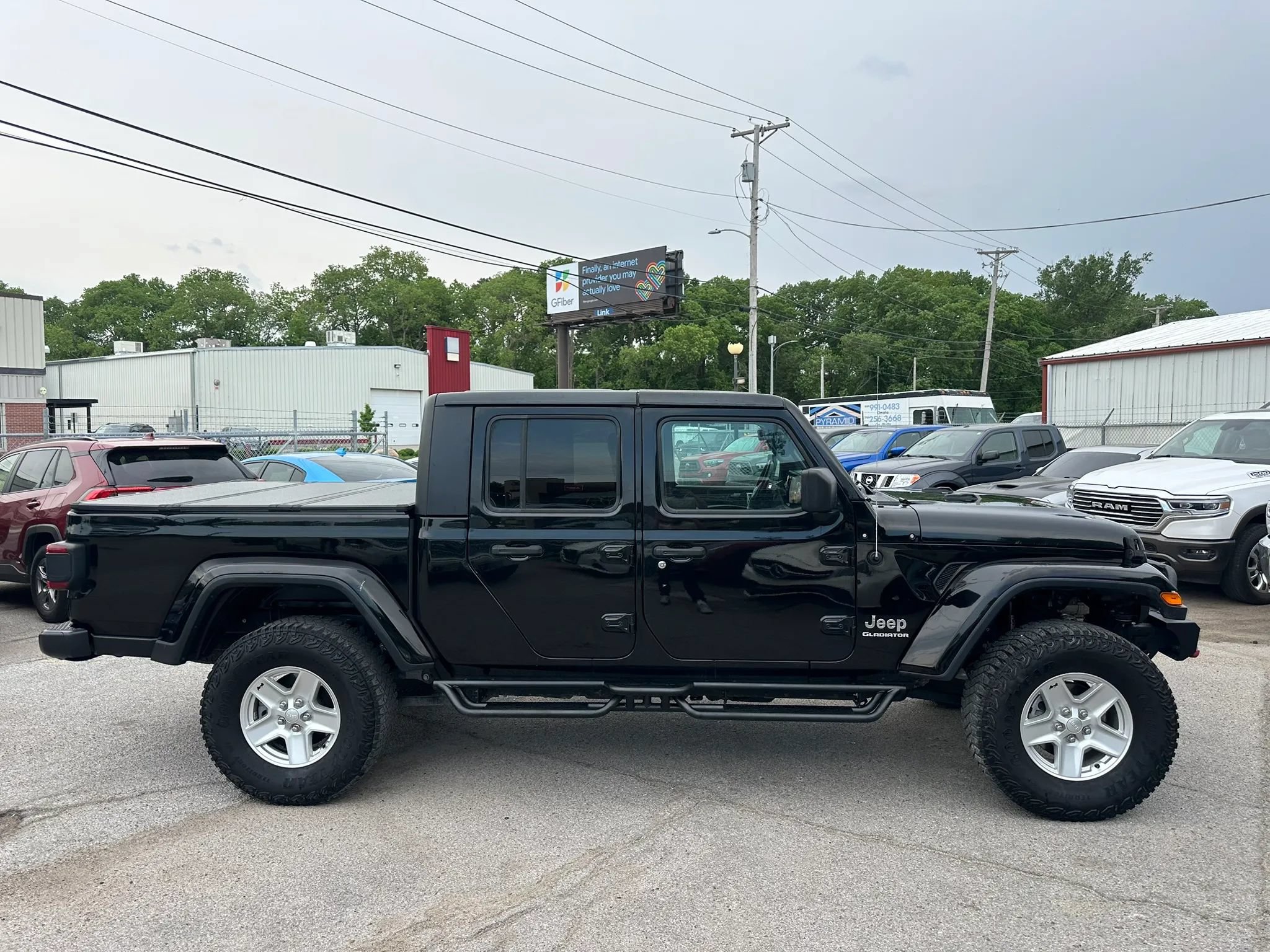 Used 2020 Jeep Gladiator Overland AWD/4WD image 6