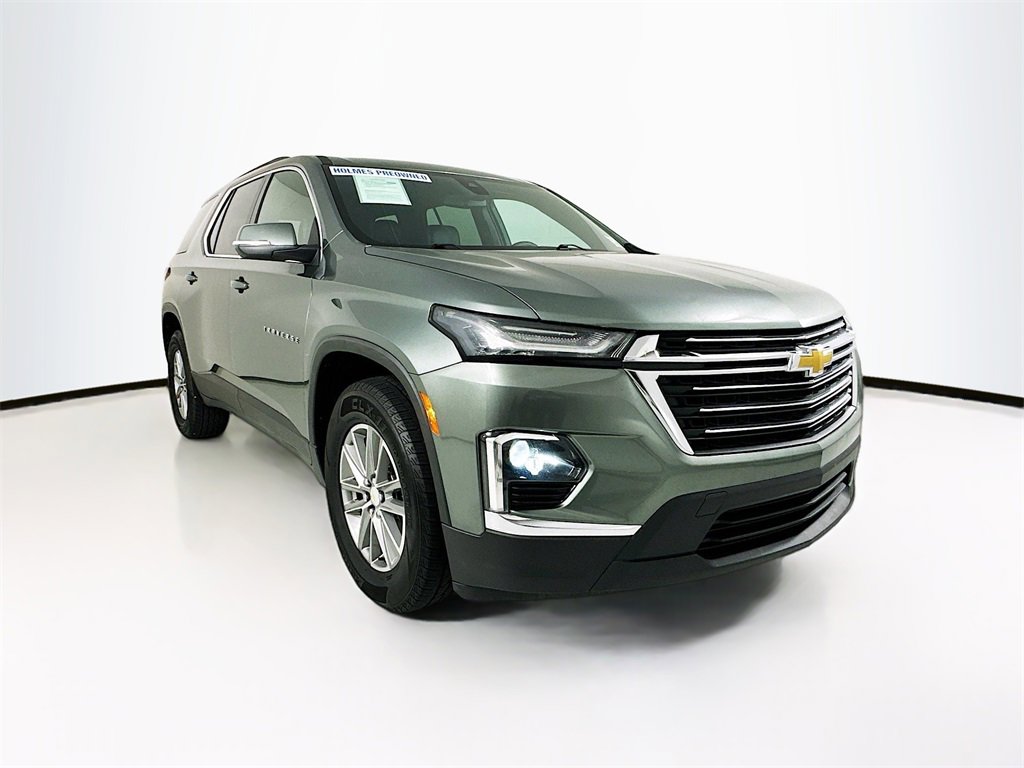 Used 2023 Chevrolet Traverse LT image 3