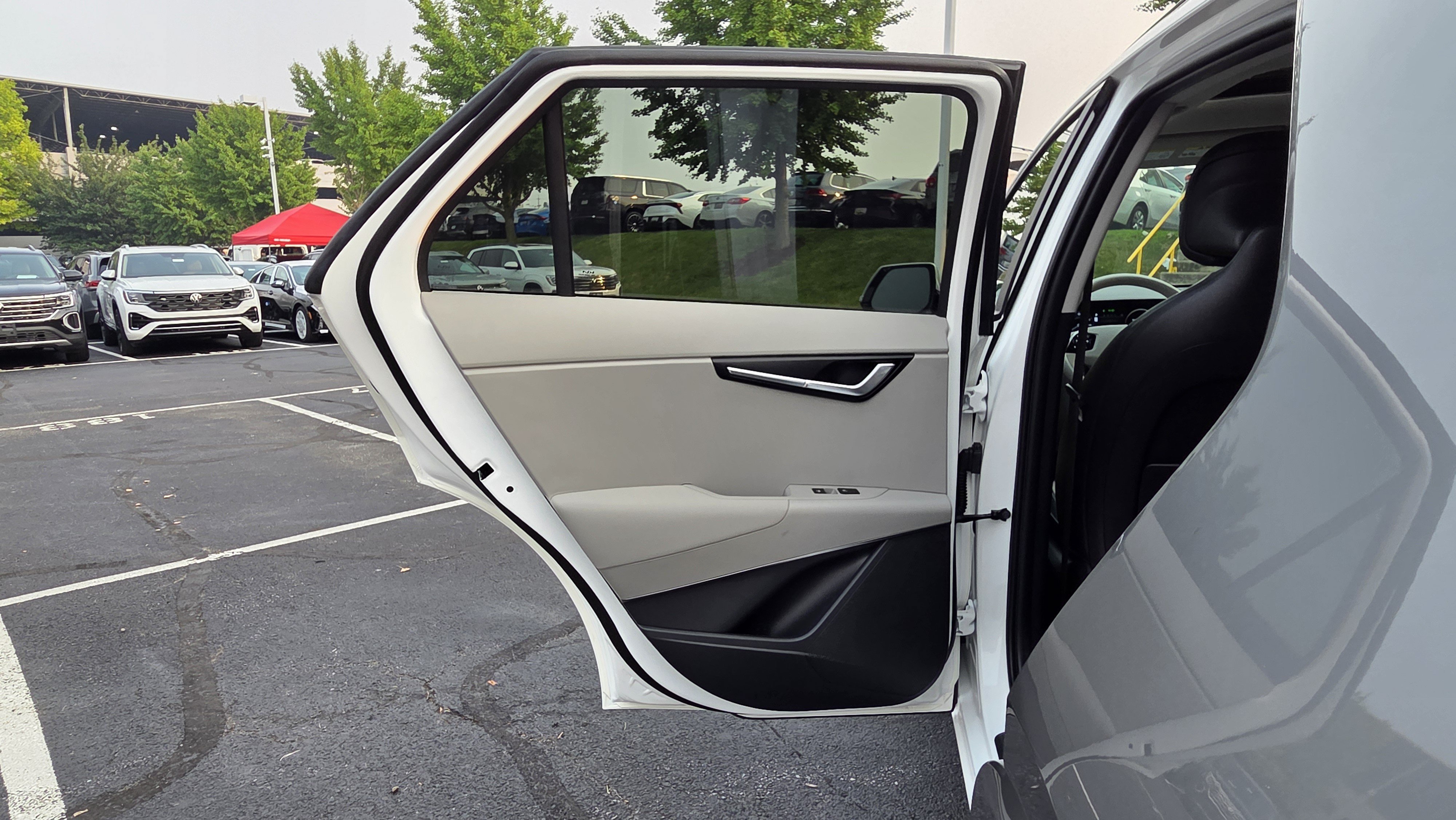 Certified 2024 Kia Niro Wave w/ Wave Preserve Package FWD image 29