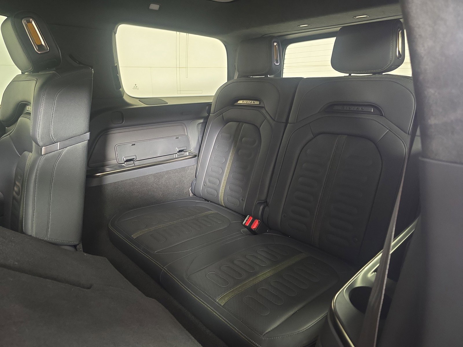 Used 2022 Rivian R1S Launch Edition image 25