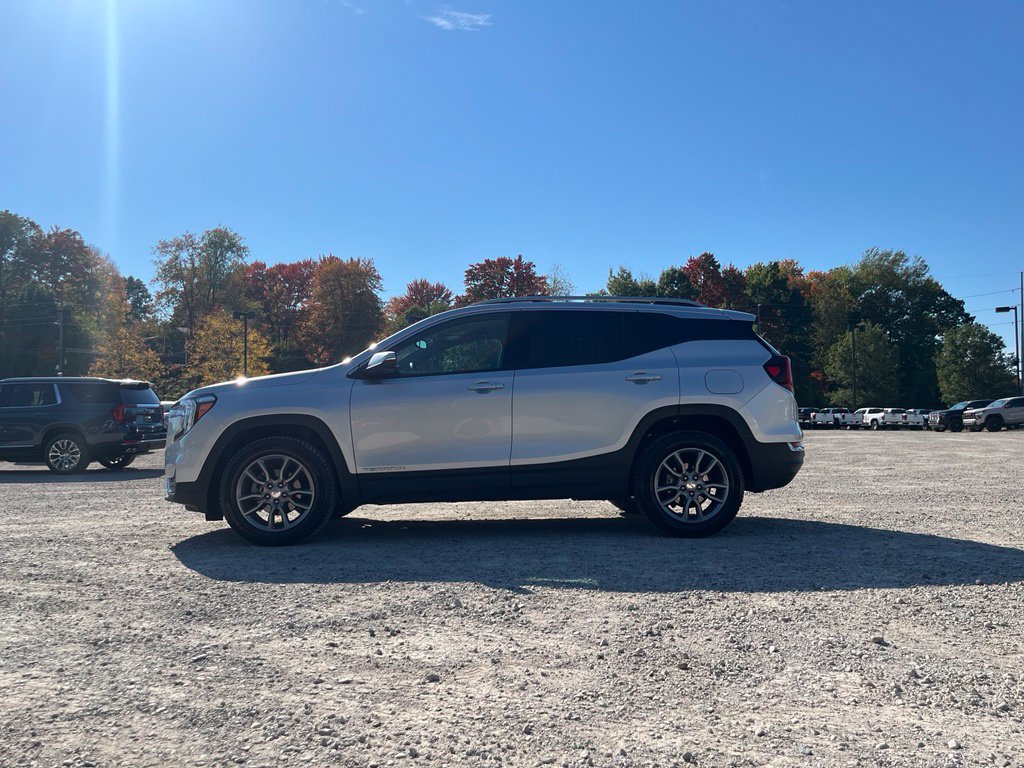 Used 2022 GMC Terrain SLT w/ LPO, Floor Liner Package AWD/4WD image 18