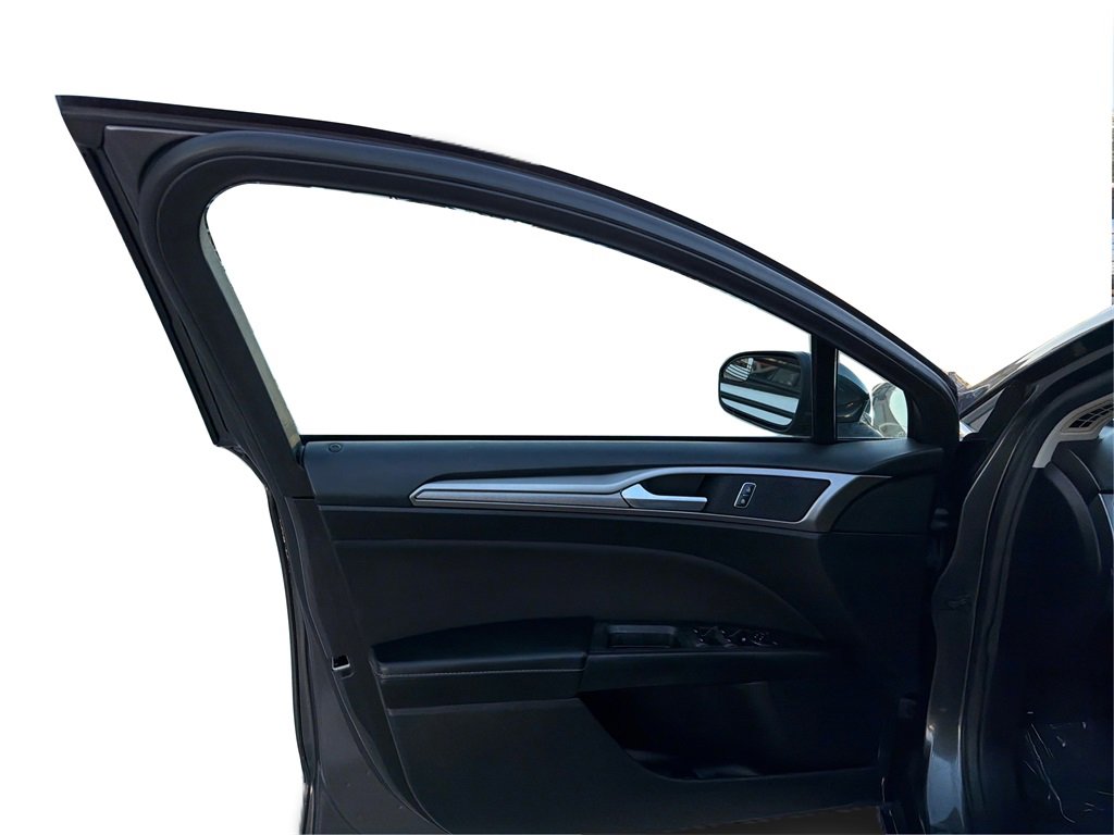 Used 2018 Ford Fusion SE image 20