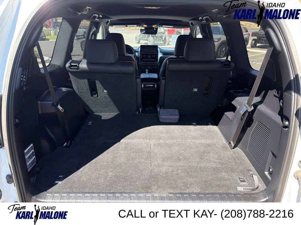 Used 2023 Lexus GX 460 Premium w/ Accessory Package AWD/4WD image 8