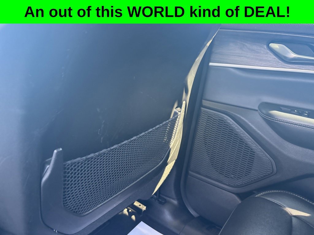 Used 2023 Jeep Grand Cherokee Limited w/ Black Appearance Package AWD/4WD image 30