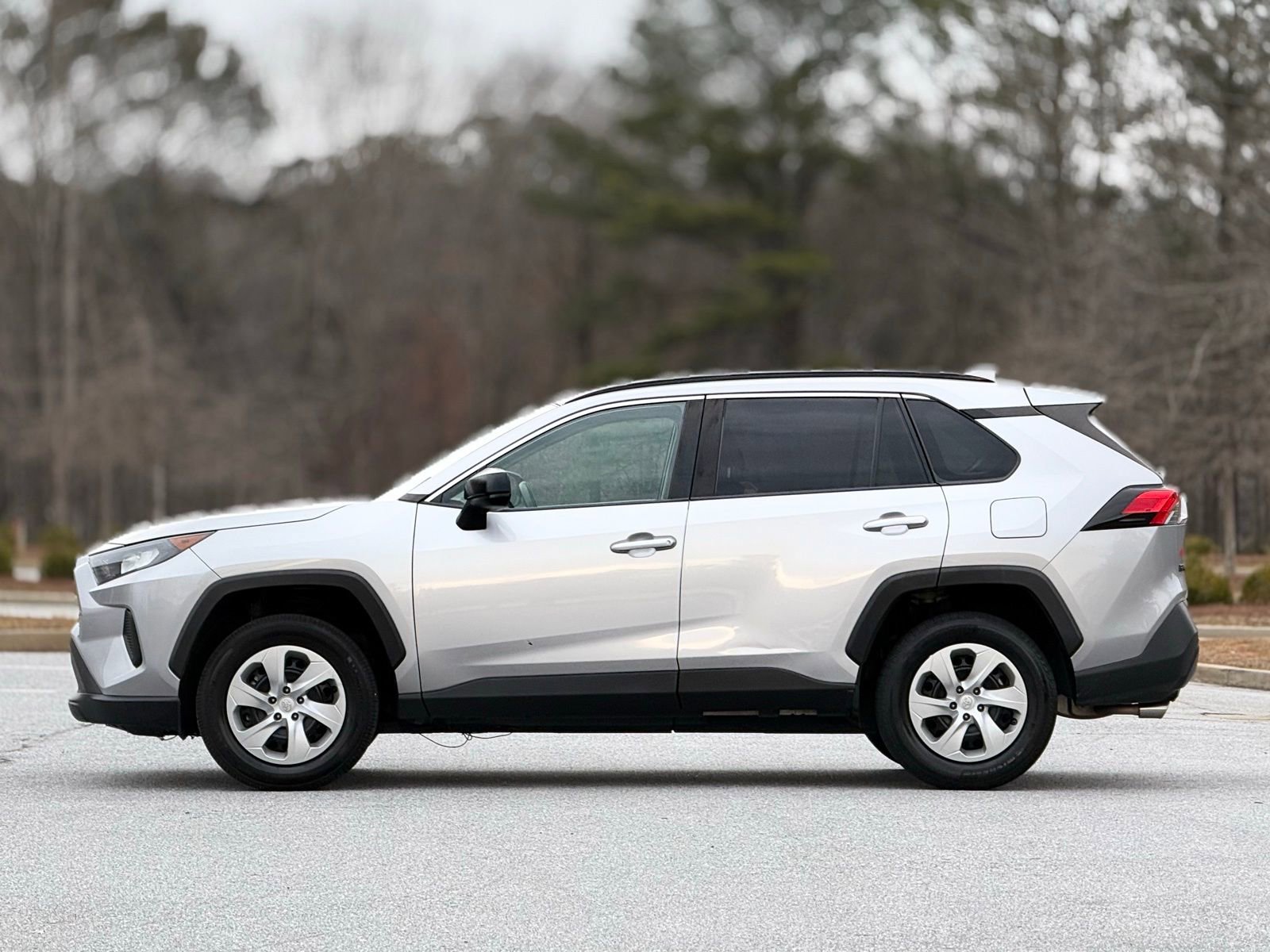 Used 2021 Toyota RAV4 LE image 8