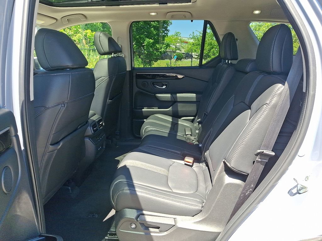 Used 2023 Honda Pilot Touring image 10