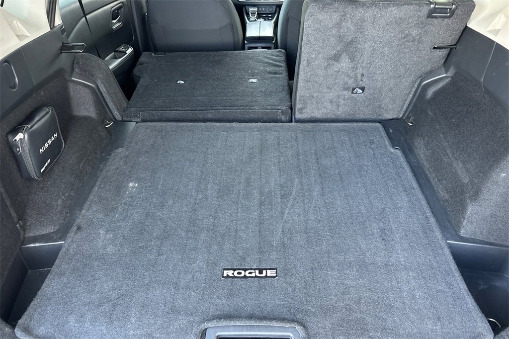 Used 2025 Nissan Rogue SV image 16