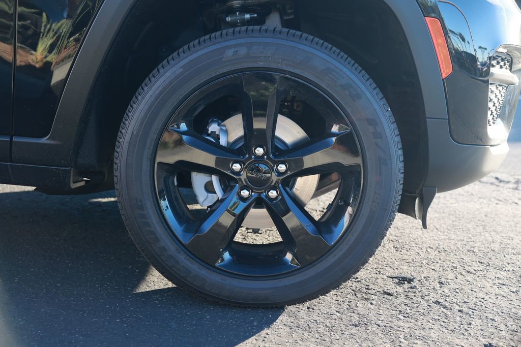 New 2025 Jeep Grand Cherokee Altitude image 8