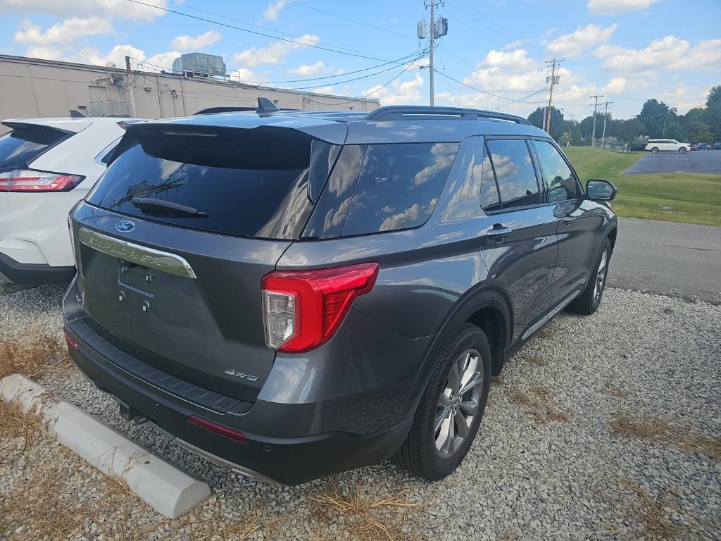 Used 2023 Ford Explorer XLT w/ Equipment Group 202A AWD/4WD image 8