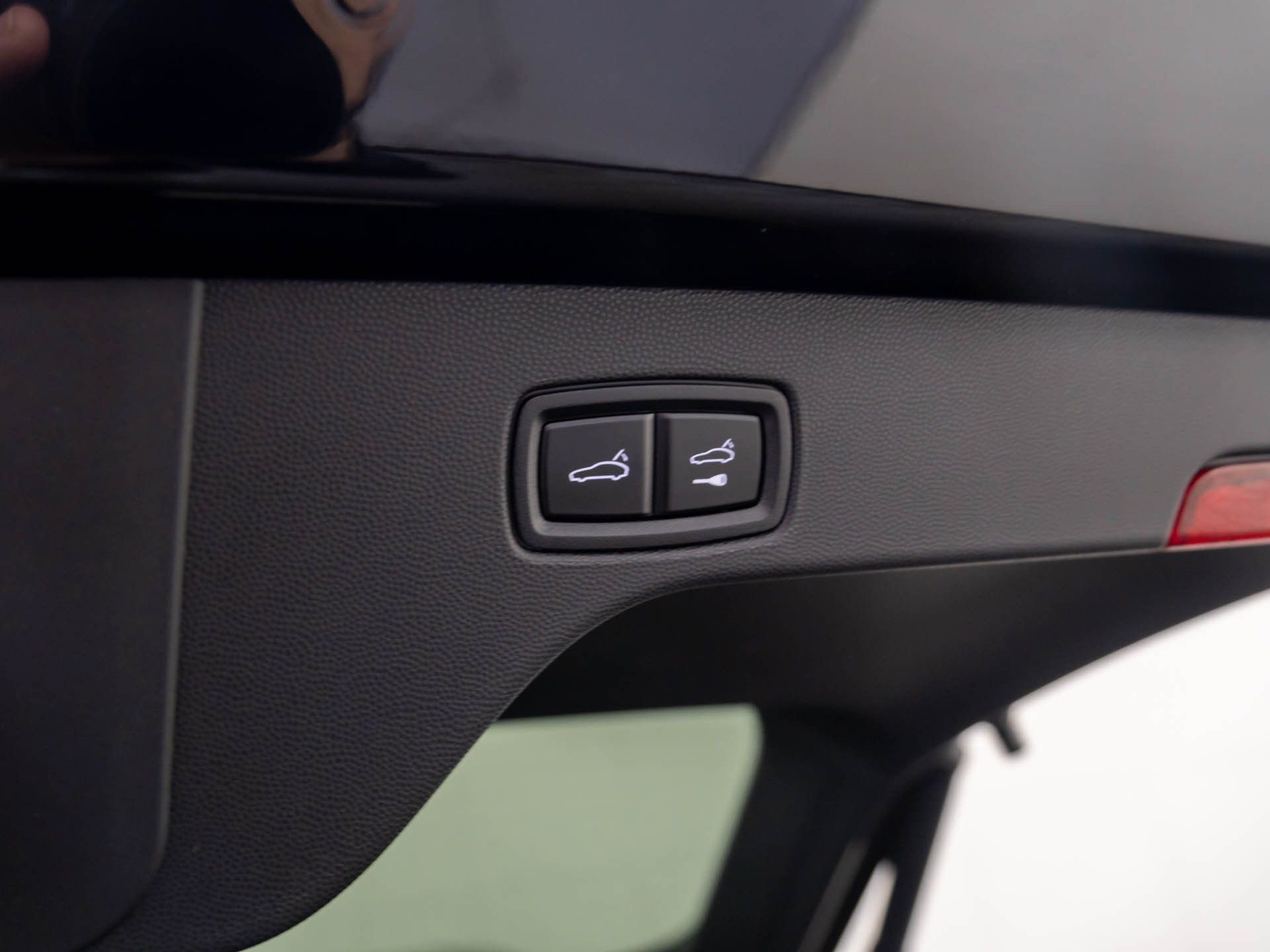 Certified 2024 Porsche Macan 4 Electric image 36