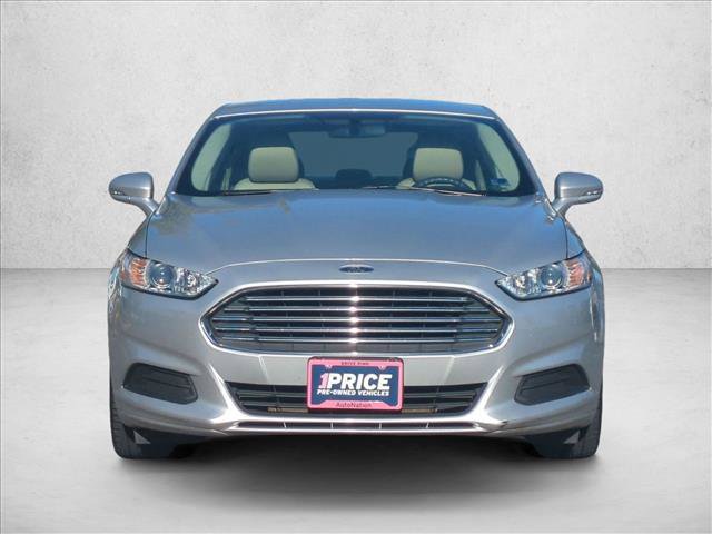 Used 2016 Ford Fusion SE FWD image 2