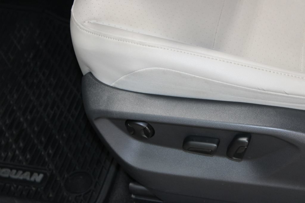 Used 2019 Volkswagen Tiguan SEL FWD image 12