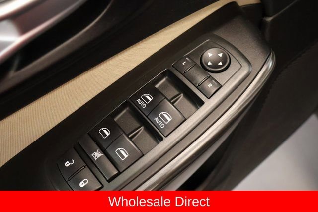 Used 2015 Jeep Cherokee Latitude w/ Cold Weather Group AWD/4WD image 10