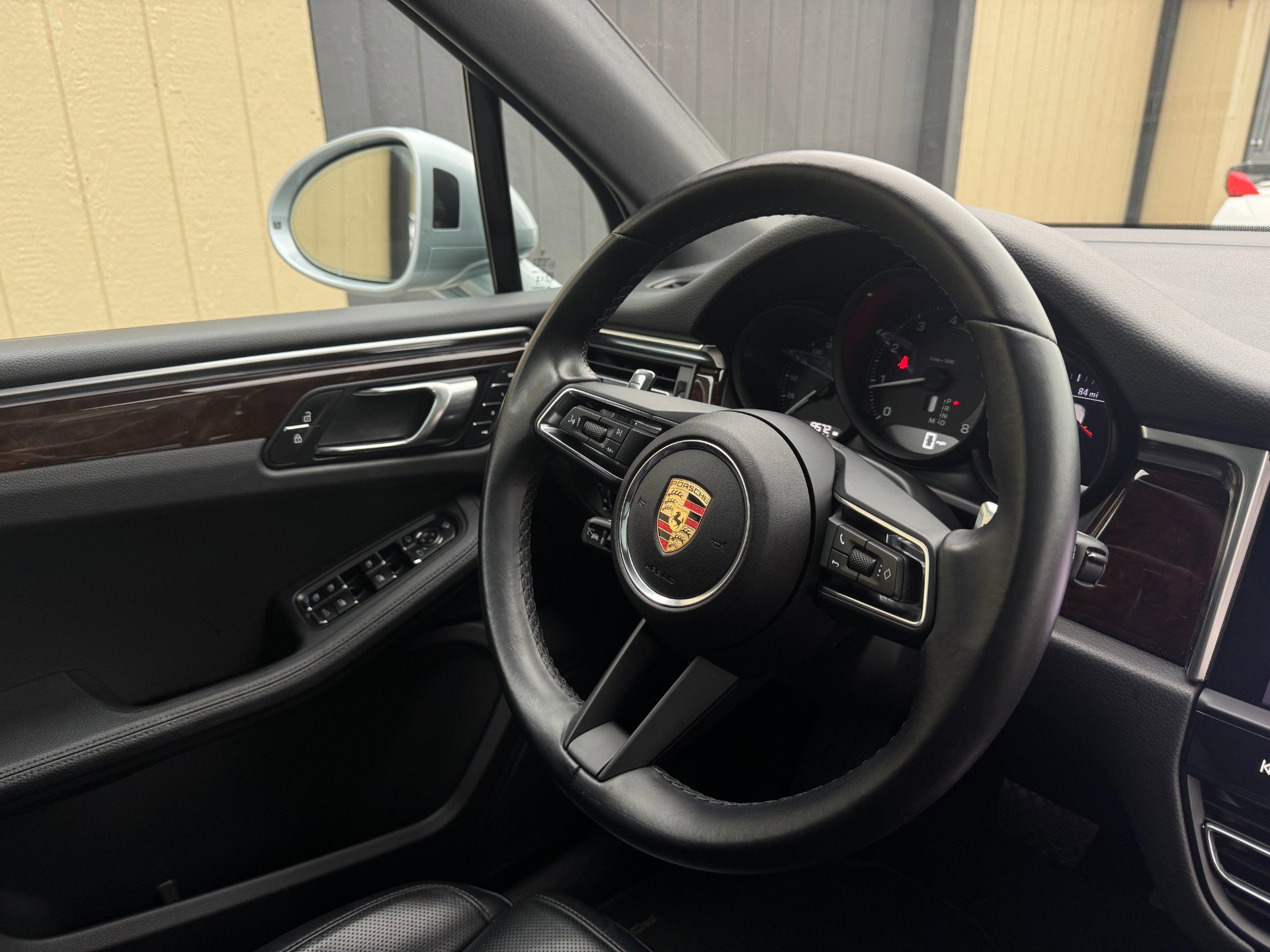 Used 2024 Porsche Macan image 32