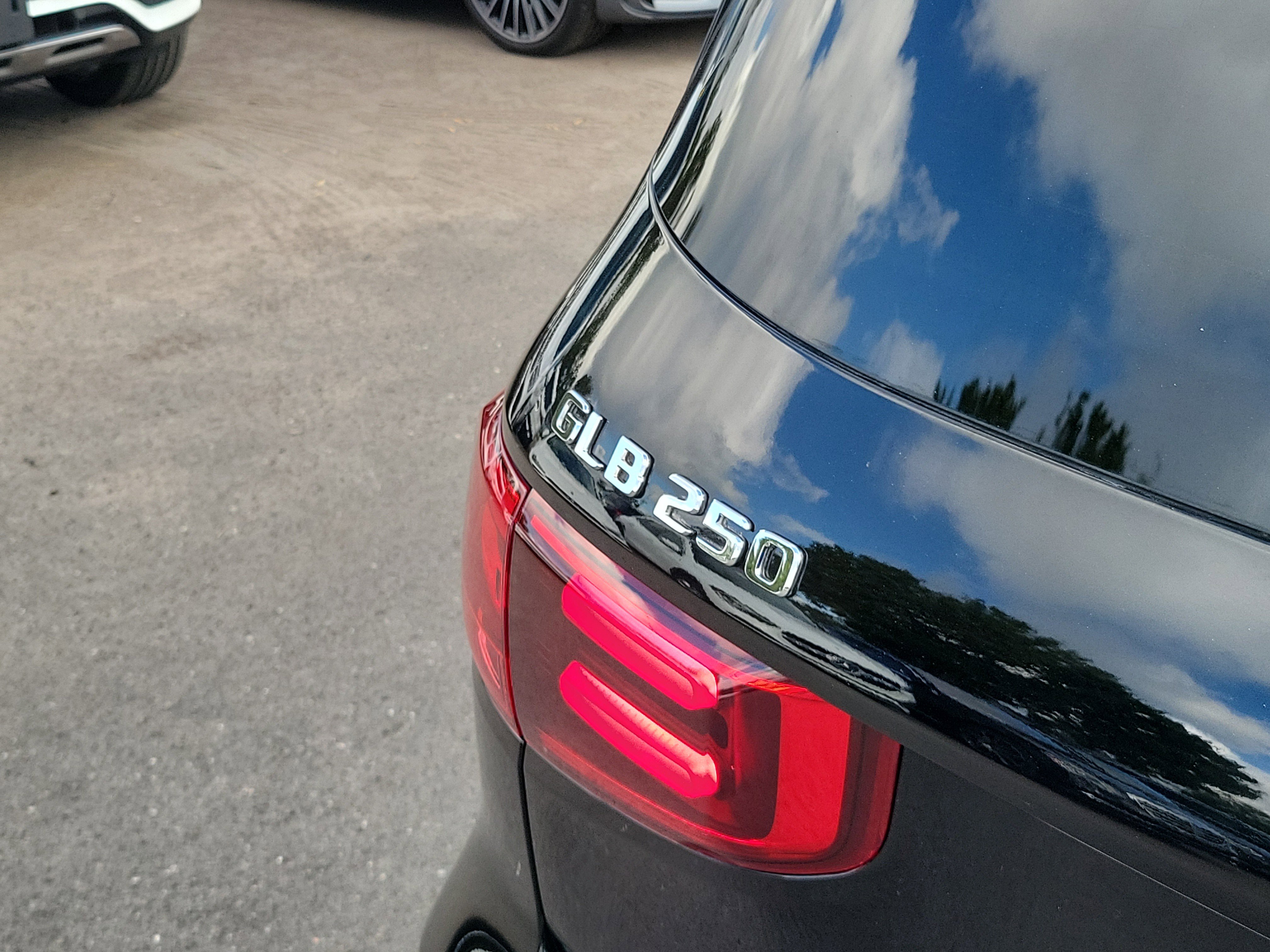 Certified 2025 Mercedes-Benz GLB 250 image 7