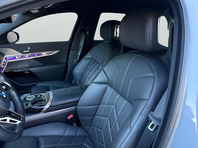 Used 2024 BMW 760i xDrive w/ Premium Package 2 image 25