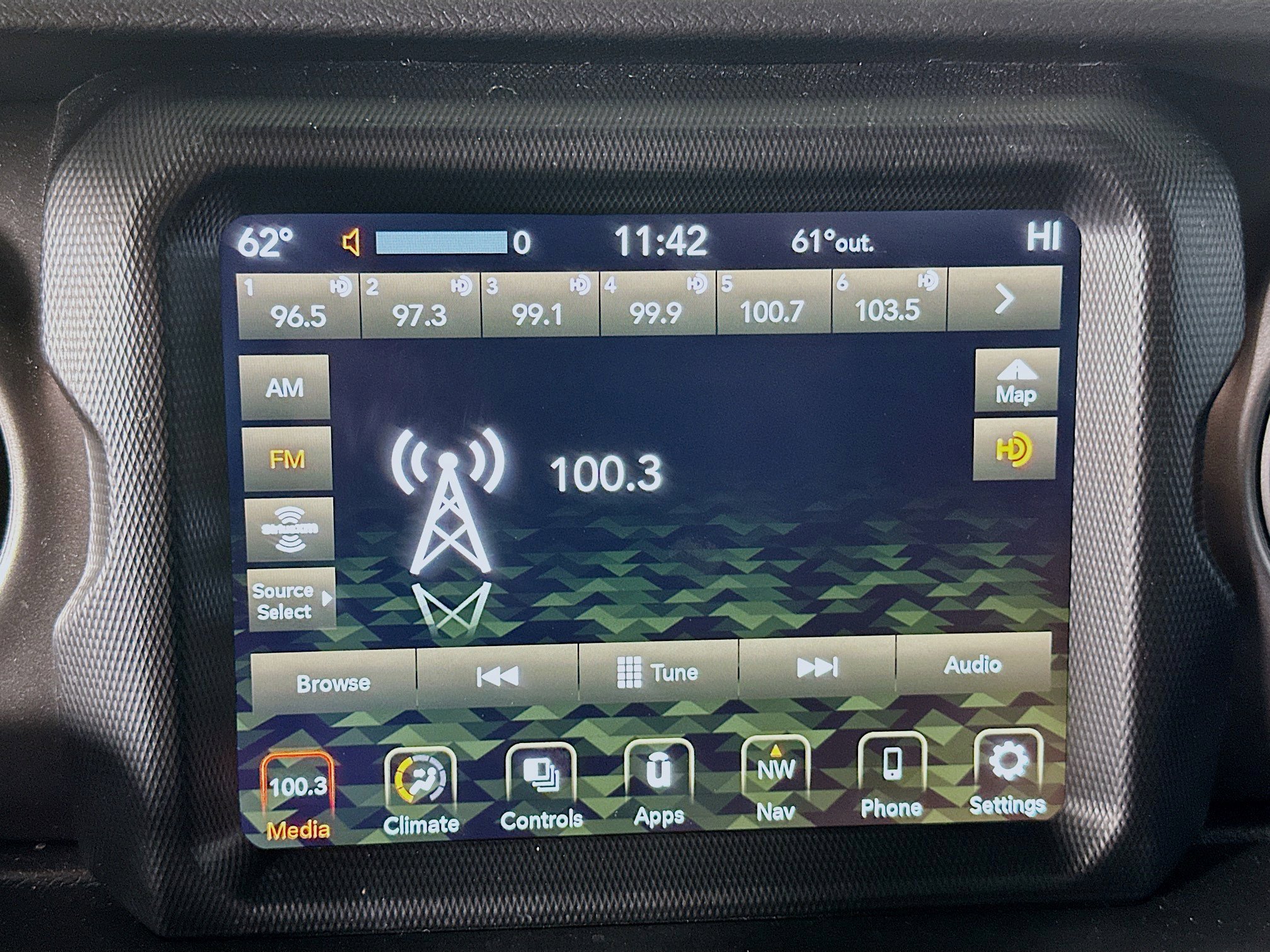 Used 2023 Jeep Wrangler Unlimited w/ 8.4" Radio Group image 19