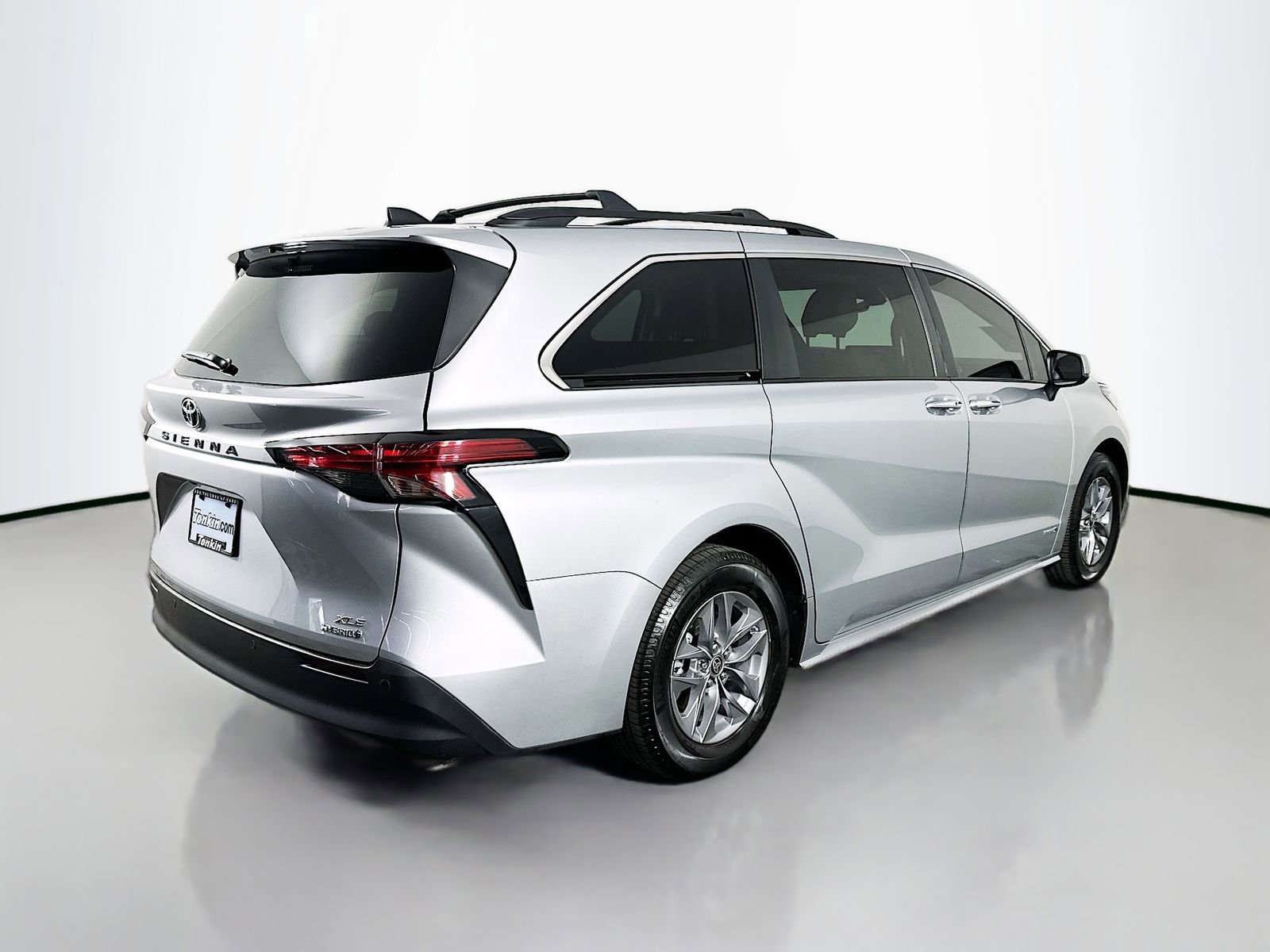 Certified 2021 Toyota Sienna XLE AWD/4WD image 7