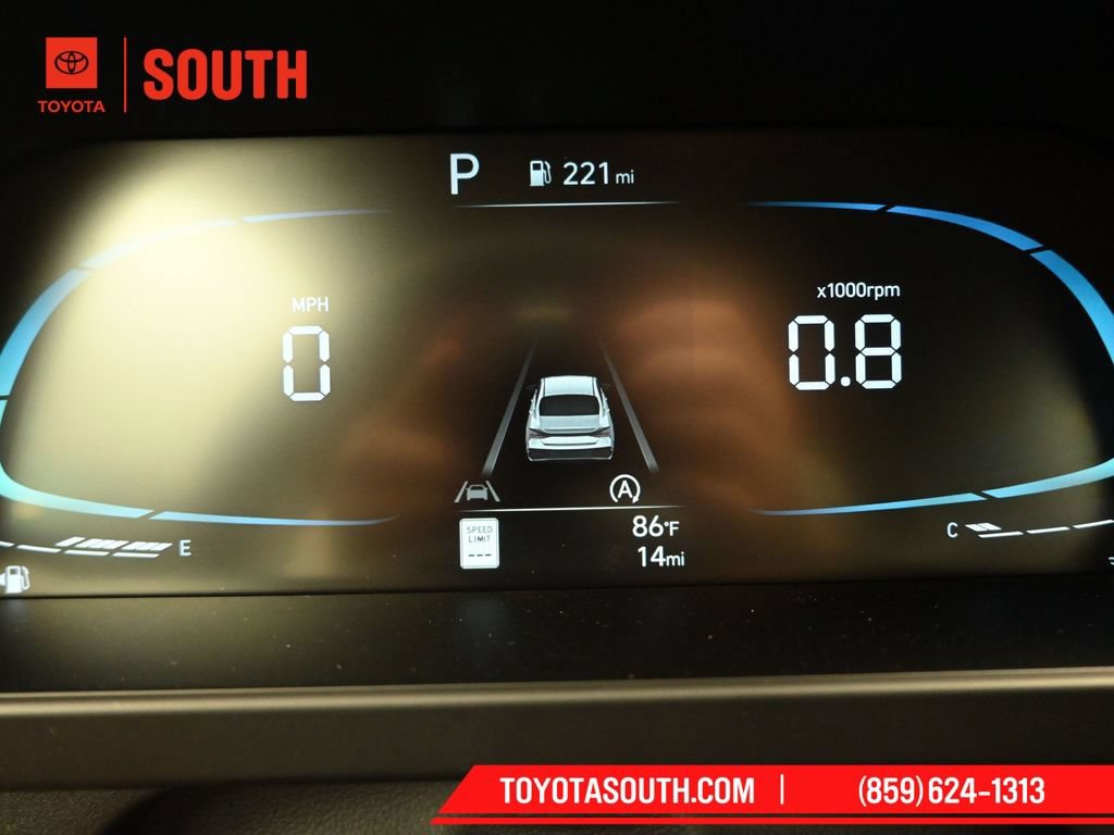 Used 2025 Hyundai Elantra SE FWD image 15