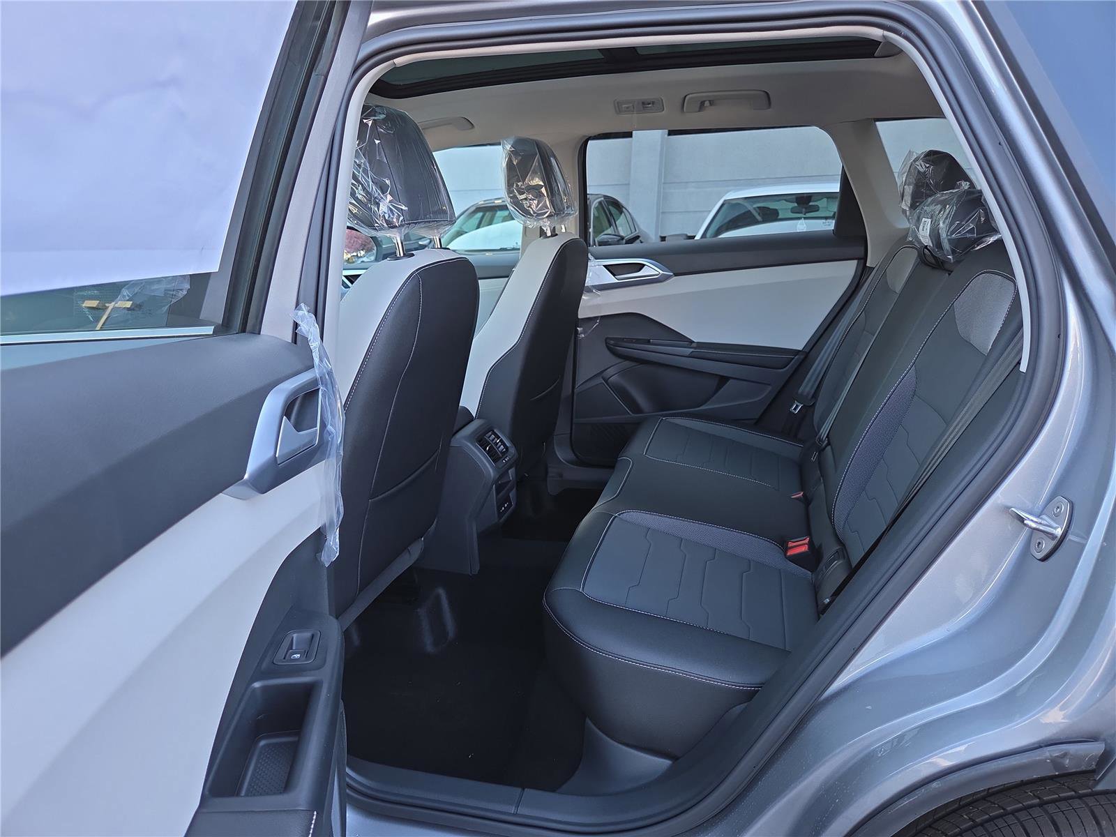 New 2026 Volkswagen Taos SE image 22