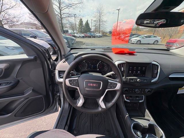 Used 2023 GMC Terrain SLE w/ Driver Convenience Package image 9