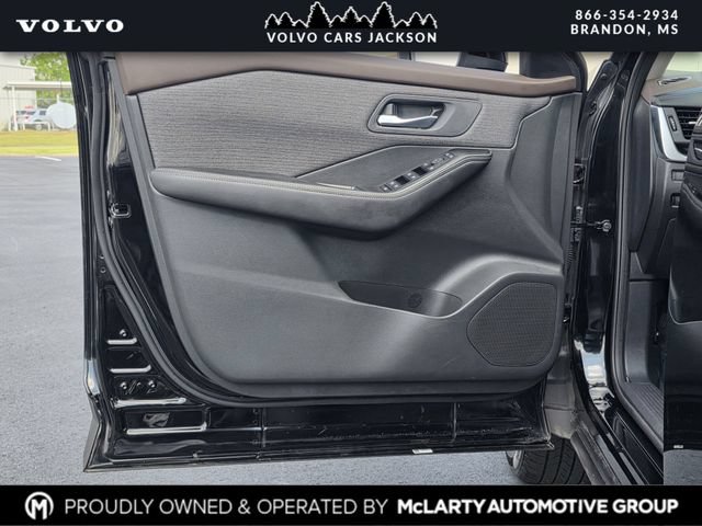 Used 2023 Nissan Rogue SV FWD image 14