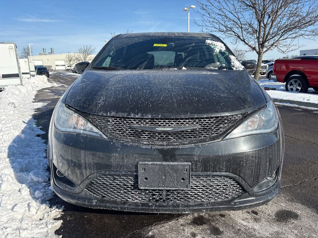 Used 2018 Chrysler Pacifica Touring Plus w/ S Appearance Package image 2