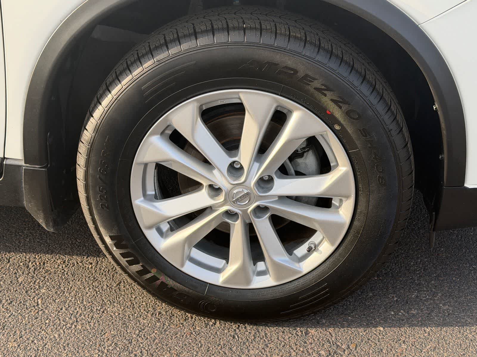 Used 2014 Nissan Rogue SV FWD image 10