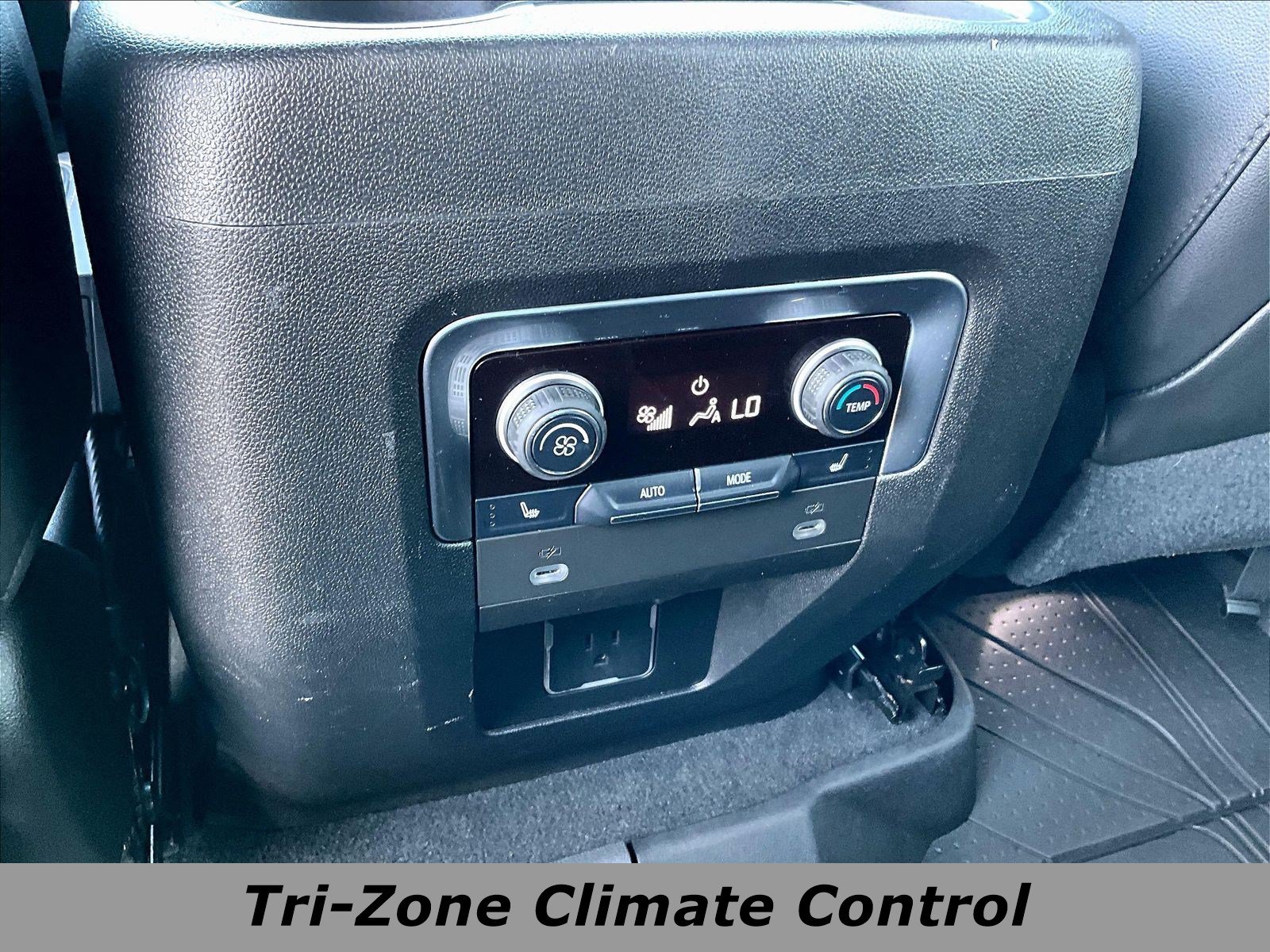 Used 2021 Chevrolet Tahoe Premier AWD/4WD image 10