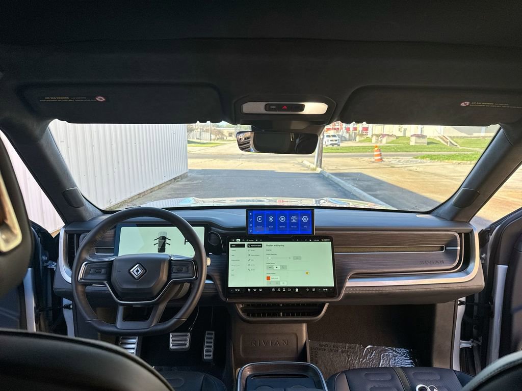 Used 2024 Rivian R1S Adventure image 31