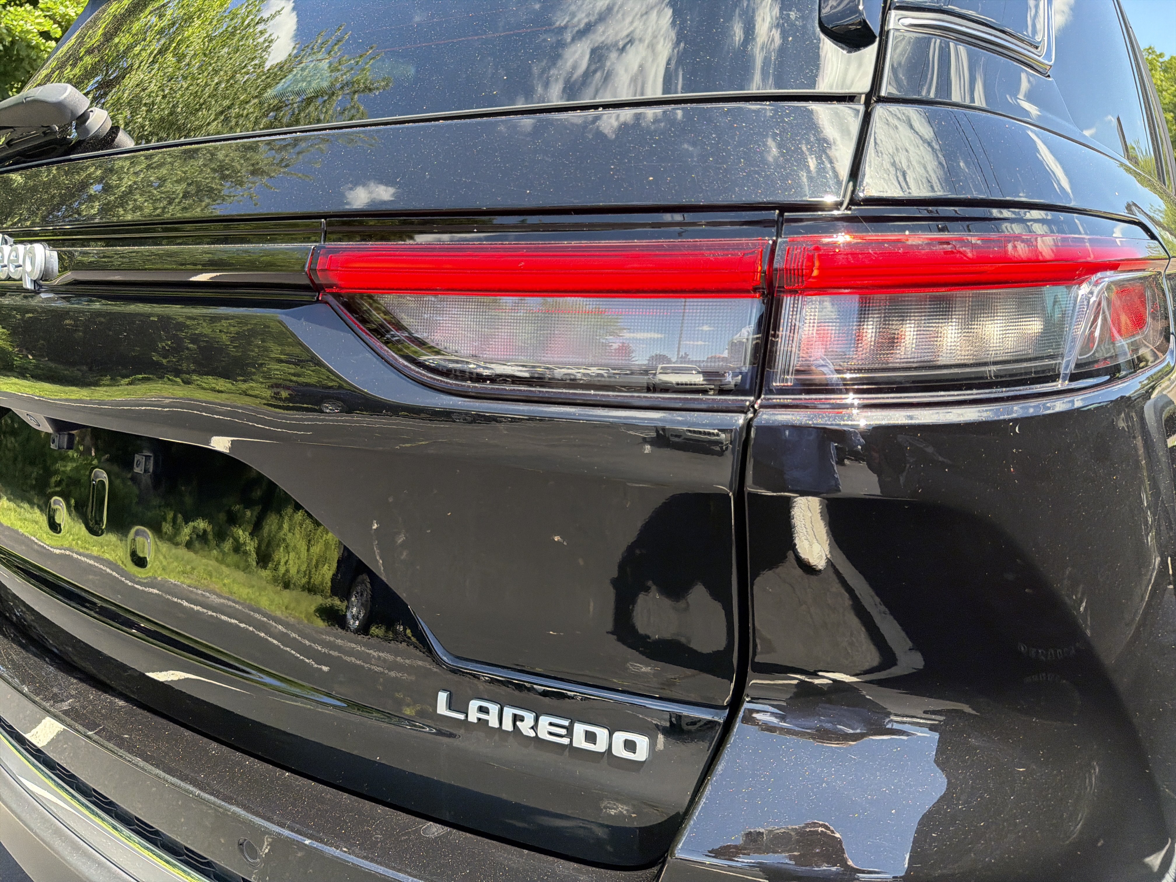 Certified 2025 Jeep Grand Cherokee Laredo X w/ Luxury Tech Group I AWD/4WD image 8