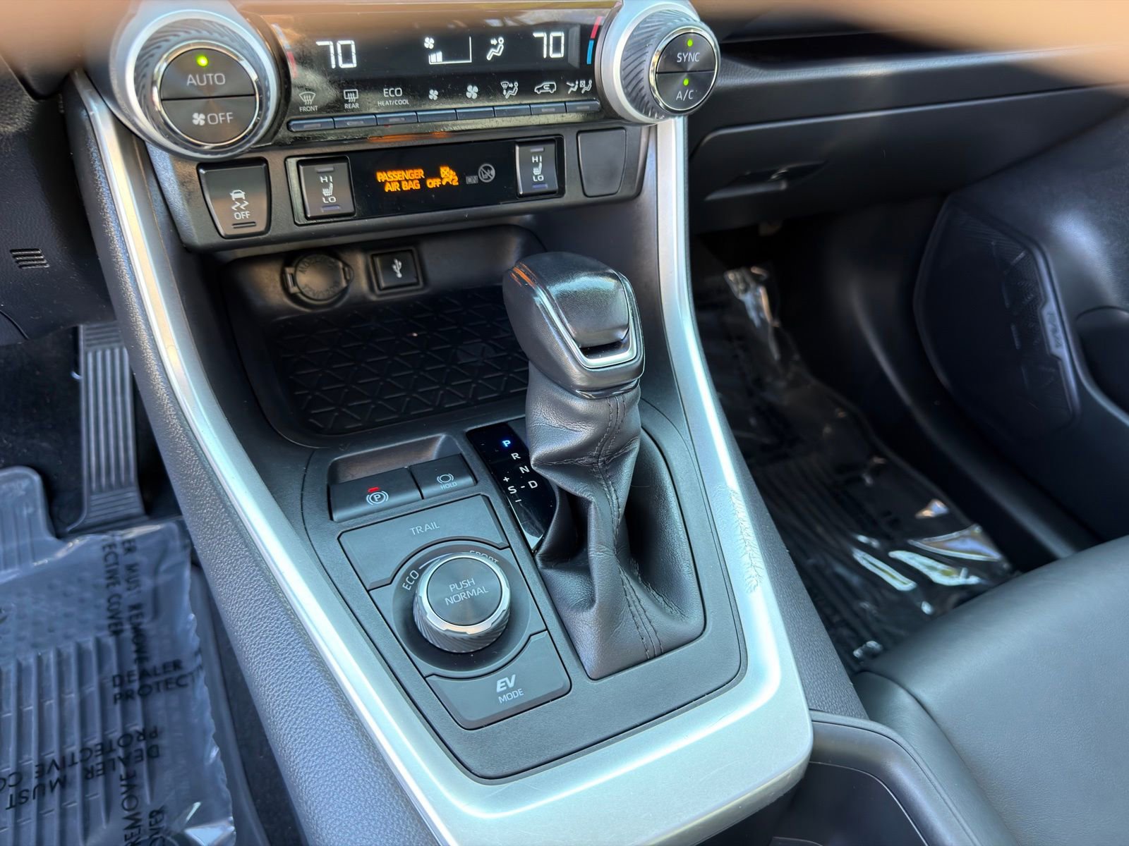 Used 2022 Toyota RAV4 XLE Premium image 27